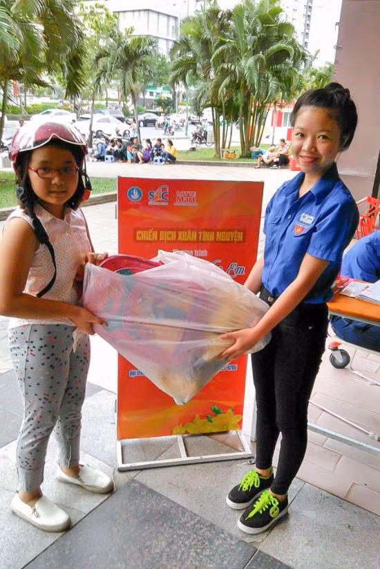  650 phần quà Tết đến với trẻ em khó khăn ảnh 2