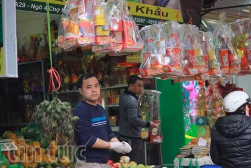 Hoa tươi tăng giá mạnh dịp Tết ông Công, ông Táo ảnh 1