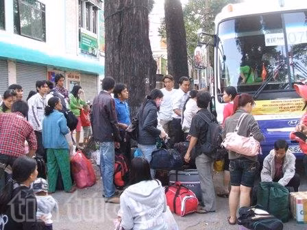 Hàng ngàn vé xe, quà tặng cho công nhân, sinh viên ảnh 3