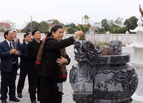 Phó Chủ tịch Thường trực Quốc hội Tòng Thị Phóng thăm, chúc Tết tại tỉnh Bắc Giang ảnh 1