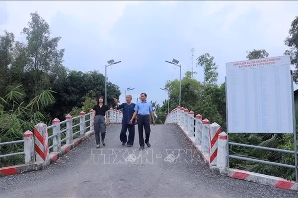 Lão nông miền Tây thắp lửa thiện nguyện bên những nhịp cầu vui