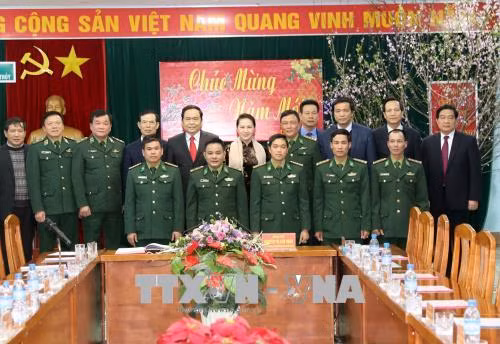Chủ tịch Quốc hội dự giao lưu nghệ thuật 'Xuân biên phòng ấm lòng dân bản' ảnh 2