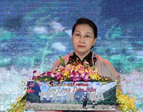 Chủ tịch Quốc hội dự giao lưu nghệ thuật 'Xuân biên phòng ấm lòng dân bản' ảnh 1