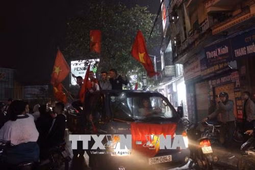 Người hâm mộ Hải Dương truyền lửa cho Văn Thanh, Văn Toàn ảnh 2