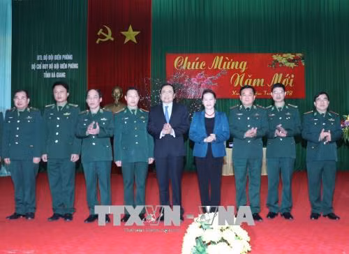 Chủ tịch Quốc hội thăm, làm việc tại Bộ Chỉ huy Bộ đội biên phòng Hà Giang ảnh 1