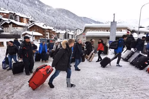 Diễn đàn Davos 2018: Hoãn, huỷ nhiều cuộc họp trước hội nghị do tuyết rơi dày đặc ảnh 1