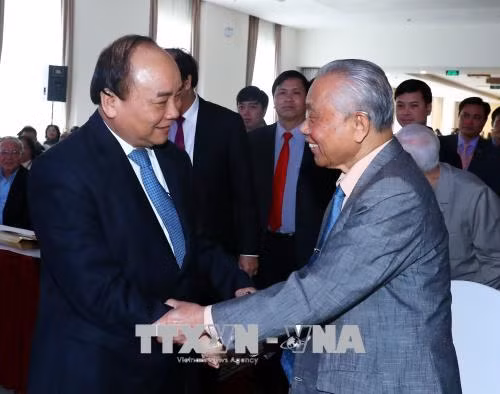 Thủ tướng Nguyễn Xuân Phúc gặp mặt cán bộ hưu trí Văn phòng Chính phủ ảnh 1