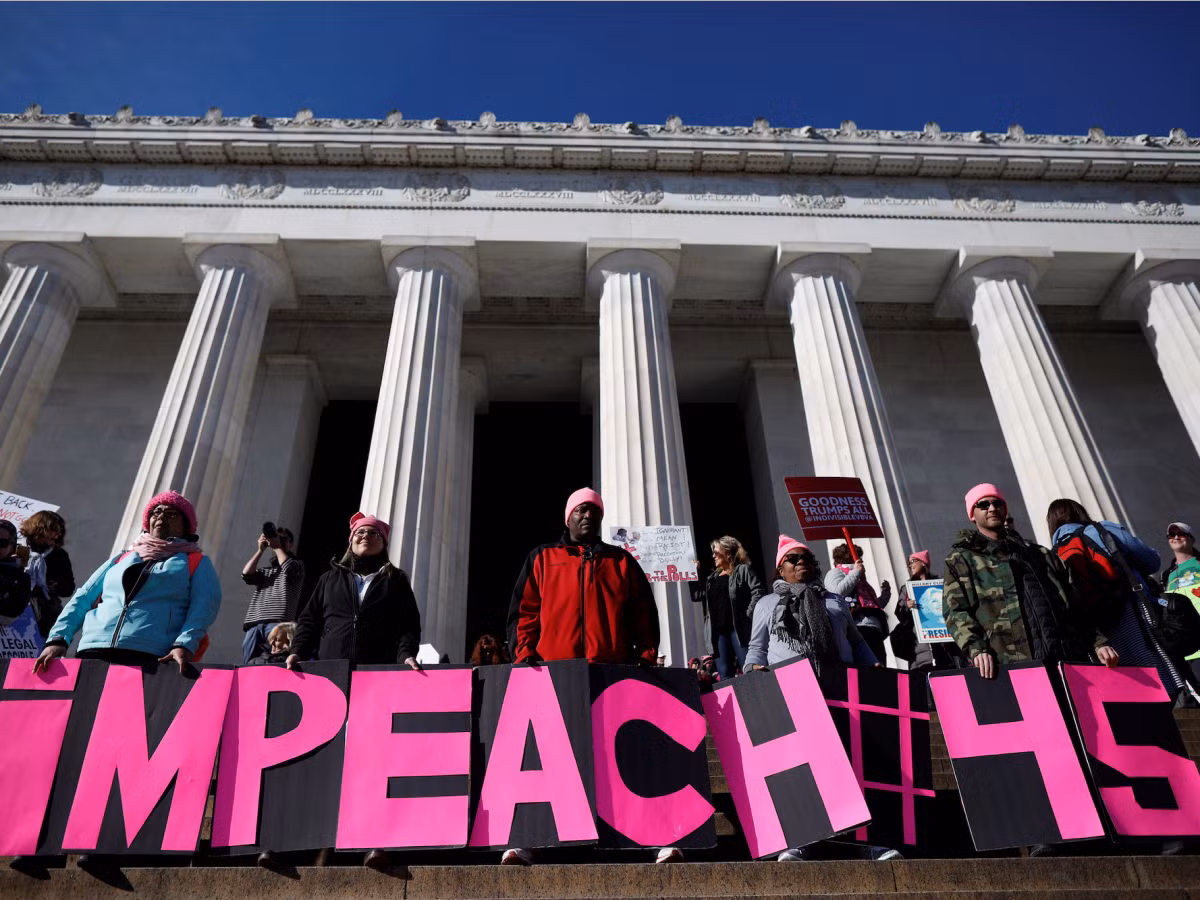 Tròn một năm ông Trump làm tổng thống, phụ nữ Mỹ tràn xuống đường biểu tình ảnh 8