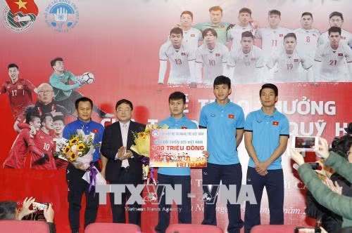Trung ương Đoàn trao thưởng các thành viên U23 Việt Nam ảnh 1