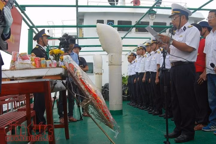 Lễ tưởng niệm các anh hùng liệt sĩ hy sinh vì sự nghiệp bảo vệ chủ quyền biển, đảo thiêng liêng của Tổ quốc ảnh 2