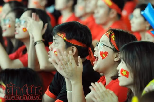 Nghẹt thở, vỡ òa cảm xúc khi U23 Việt Nam gỡ hòa ảnh 8