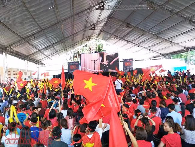 Triệu trái tim đổ xuống đường, hướng về U23 Việt Nam ảnh 7