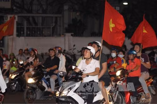 Biển người reo hò ăn mừng kỳ tích của đội U23 Việt Nam ảnh 8