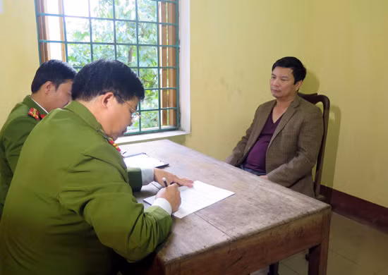Tạm giữ hình sự đối tượng cưỡng đoạt tài sản doanh nghiệp ảnh 1