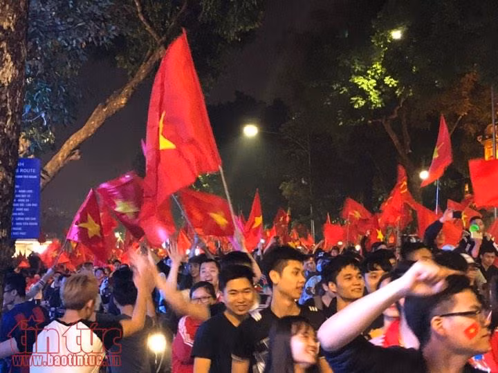 U23 thi đấu vì tinh thần của CĐV, CĐV xuống đường vì U23! ảnh 11