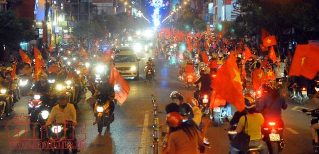 1001 kiểu ăn mừng của người dân TP Hồ Chí Minh ảnh 1