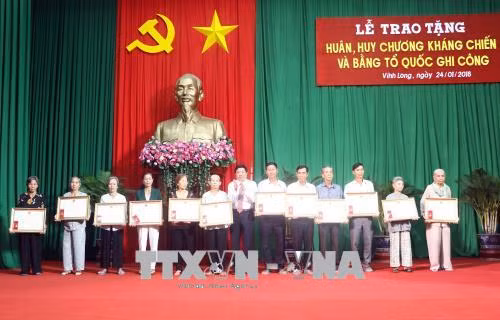 Vĩnh Long trao tặng Bằng Tổ quốc ghi công cho các gia đình liệt sỹ ảnh 1