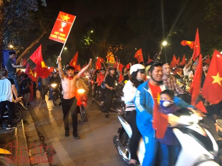 U23 thi đấu vì tinh thần của CĐV, CĐV xuống đường vì U23! ảnh 13