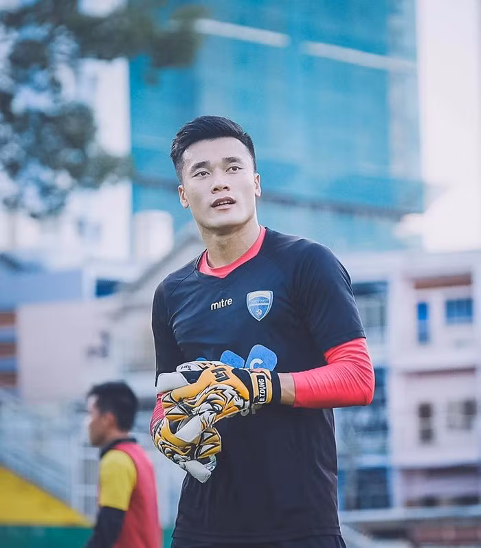 Thủ môn Tiến Dũng tiết lộ bí quyết bắt penalty xuất sắc ảnh 1