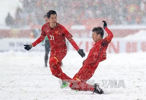 Cầu thủ Quang Hải, Bùi Tiến Dũng lọt vào đội hình tiêu biểu do Fox Sport Asia bình chọn ảnh 1
