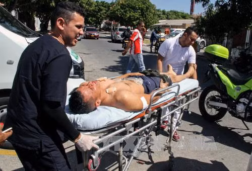 Đánh bom liên tiếp khiến 7 cảnh sát thiệt mạng, Colombia tăng cường an ninh ảnh 1