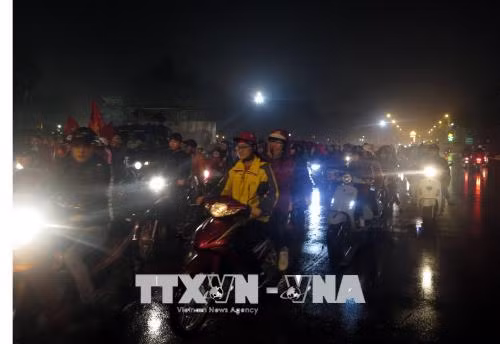 Hàng triệu người hâm mộ cả nước gọi tên U23 Việt Nam ảnh 3