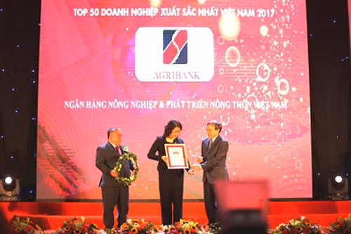 Agribank đứng TOP10 trong 500 doanh nghiệp lớn nhất Việt Nam năm 2017 ảnh 1