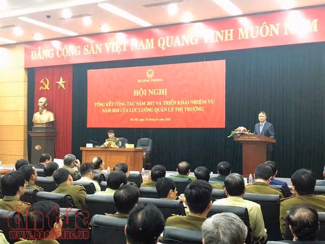 Hàng lậu dồn về chợ Đồng Xuân, Ninh Hiệp rồi tỏa đi miền Trung, miền Nam ảnh 1