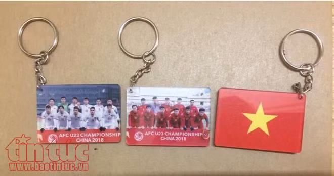 Độc đáo móc chìa khóa in hình U23 Việt Nam phục vụ cổ động trận chung kết ảnh 3