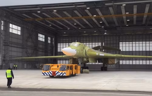 Nga tiết lộ máy bay ném bom đáng gờm hơn B-1B Lancer của Mỹ ảnh 1