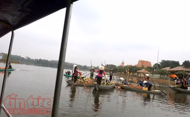 Trải nghiệm Chợ nổi Cái Răng trên hồ Đồng Mô ảnh 8