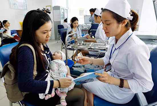Tuần qua, Hà Nội gia tăng bệnh nhân mắc sởi, ho gà ảnh 1
