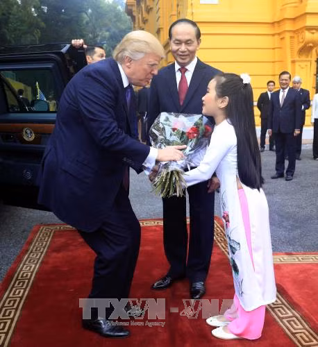 Hình ảnh Lễ đón Tổng thống Hợp chúng quốc Hoa Kỳ Donald Trump thăm Việt Nam ảnh 3