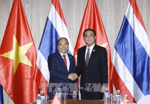 APEC 2017: Thủ tướng Chính phủ Nguyễn Xuân Phúc gặp Thủ tướng Thái Lan ảnh 1