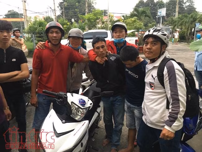 Hiệp sĩ Bình Dương bắt nóng hai đối tượng trộm xe máy ảnh 2