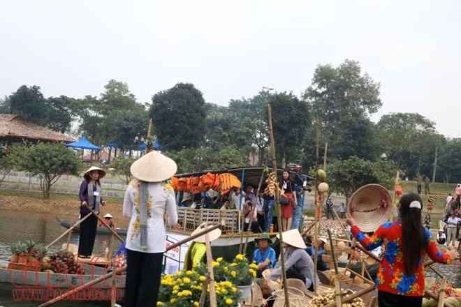 Trải nghiệm Chợ nổi Cái Răng trên hồ Đồng Mô ảnh 7