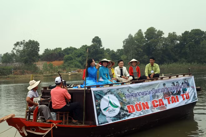Trải nghiệm Chợ nổi Cái Răng trên hồ Đồng Mô ảnh 2