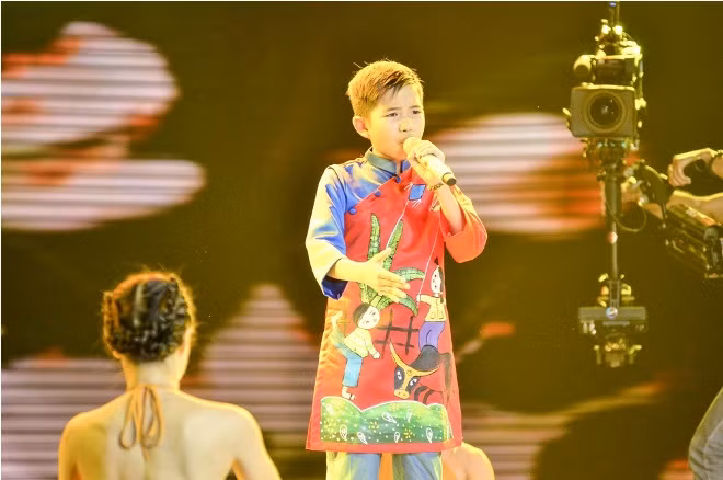 The Voice Kids 2017: Đình Tâm lần đầu tiên biết múa trong 'Giọt sương bay lên' ảnh 4