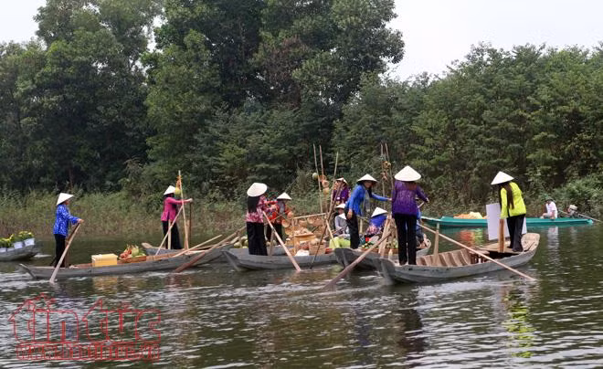 Trải nghiệm Chợ nổi Cái Răng trên hồ Đồng Mô ảnh 6