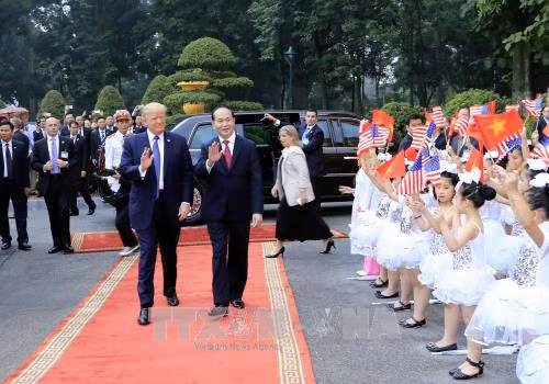 Hình ảnh Lễ đón Tổng thống Hợp chúng quốc Hoa Kỳ Donald Trump thăm Việt Nam ảnh 4
