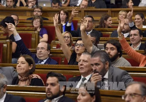 Hiến pháp mới - 'Chìa khóa vàng' để giải quyết vấn đề Catalonia? ảnh 1