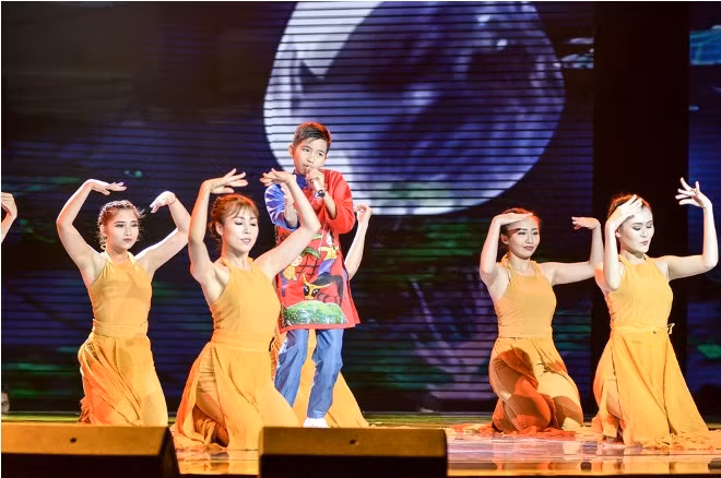 The Voice Kids 2017: Đình Tâm lần đầu tiên biết múa trong 'Giọt sương bay lên' ảnh 3