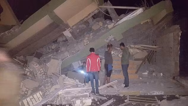 Cận cảnh sức tàn phá khủng khiếp của trận động đất 7,3 độ Richter ở biên giới Iraq-Iran ảnh 2