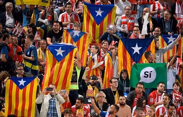 Sân Nou Camp có thể bị đóng cửa nếu cổ động viên Barca 'nói bậy' ảnh 1