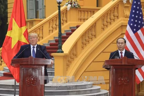 Nhà Trắng ra thông cáo hoan nghênh kết quả chuyến thăm Việt Nam của Tổng thống Trump ảnh 1