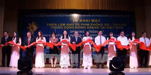 Triển lãm ảnh và phim phóng sự - tài liệu trong Cộng đồng ASEAN tại Việt Nam ảnh 1