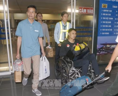 Ba thuyền viên Việt Nam được cứu tại Philippines đã về nước ảnh 1