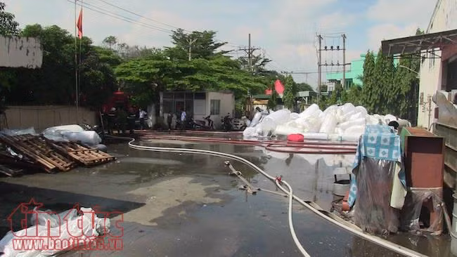Hàng trăm công nhân tháo chạy vì xưởng may bất ngờ phát hoả ảnh 3