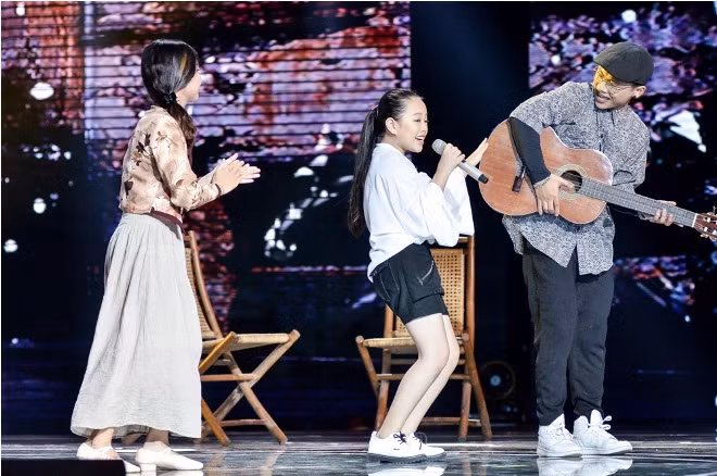 The Voice Kids 2017: Hoài Ngọc chứng minh đẳng cấp 'khó vượt' với 'Cây đàn tróc sơn' ảnh 3