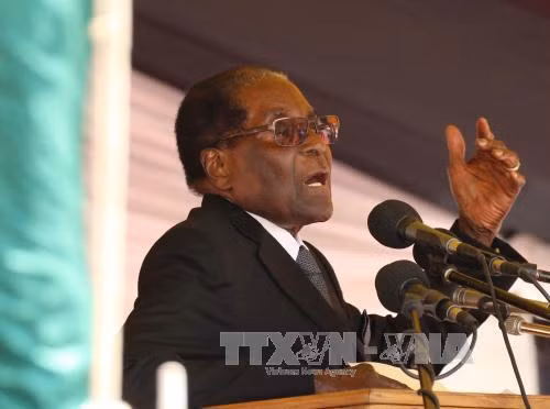Zimbabwe: Tổng thống Mugabe cùng vợ bị quản thúc tại gia ảnh 1